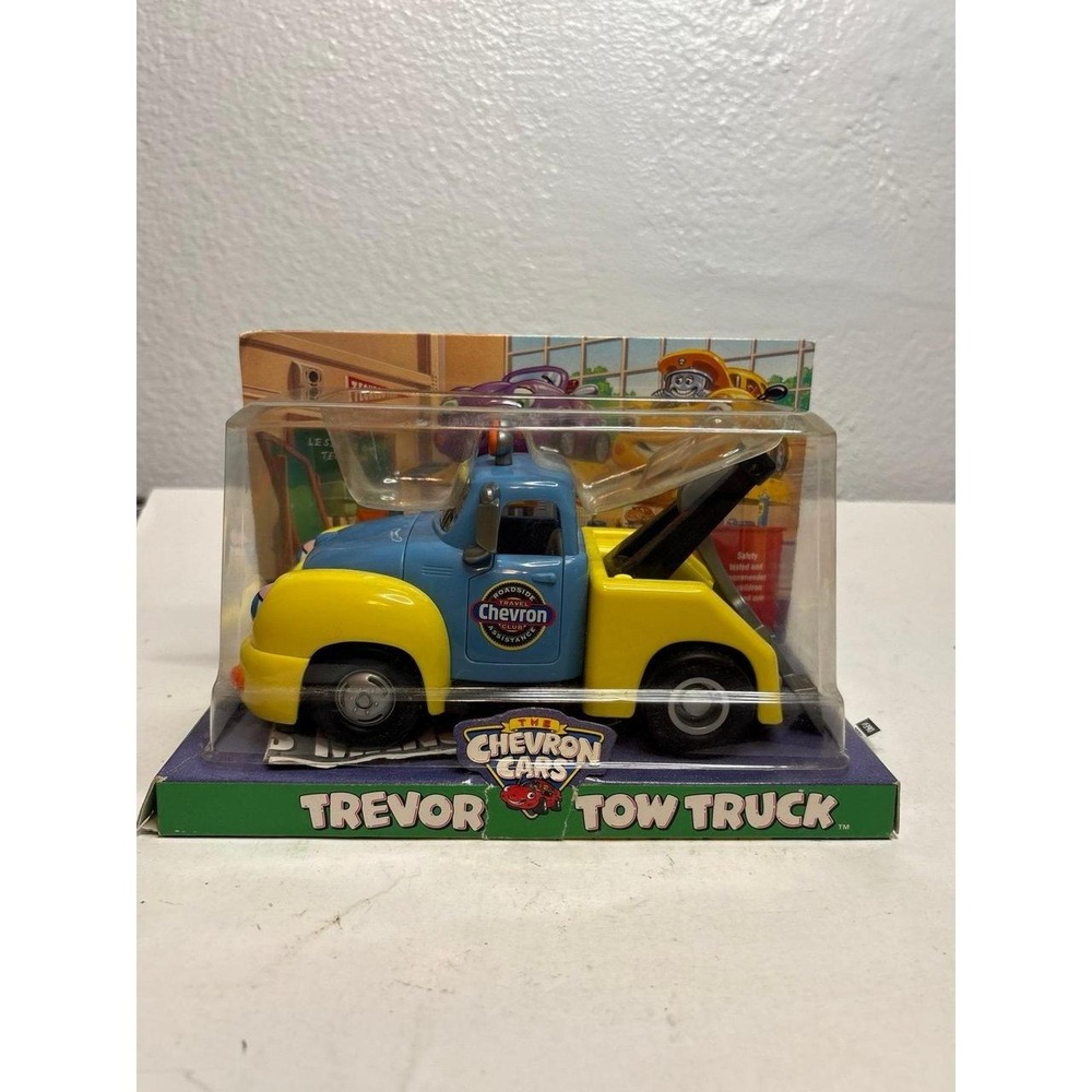Vintage 2001 The Chevron Cars "Trevor Tow Truck" #29 – New in Original Box